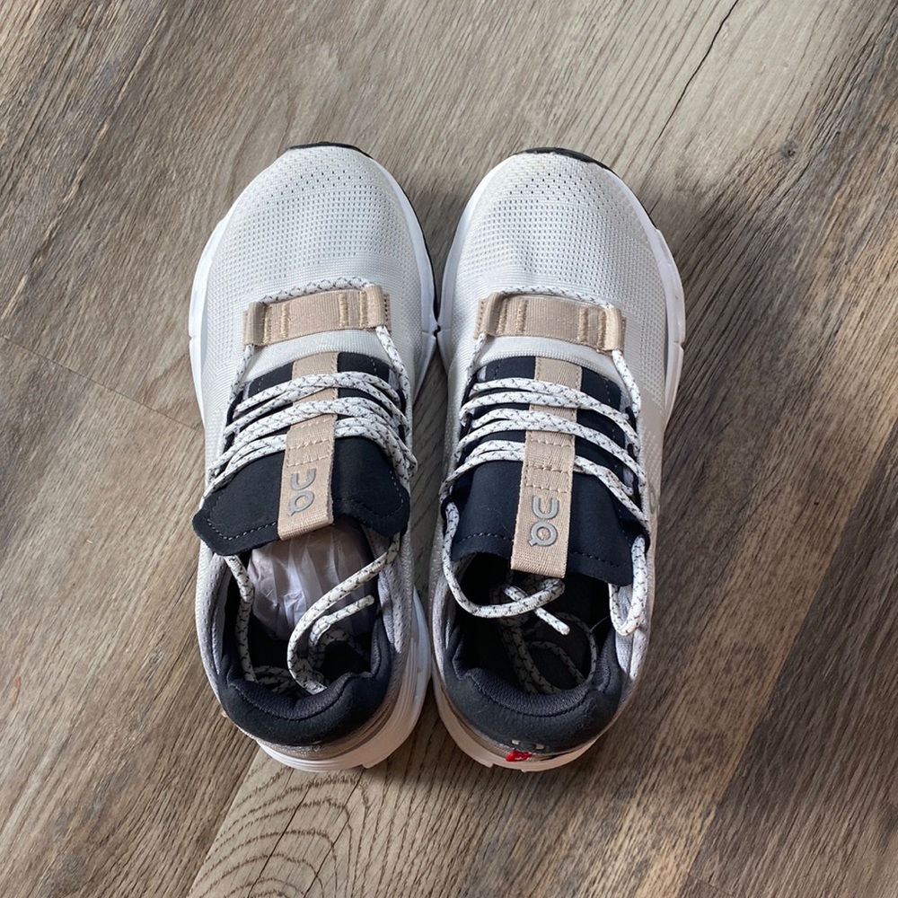 Sand white and black brand new on cloud novas without box